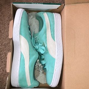 Mint Green Puma Suede shoe, Worn once!